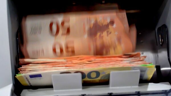 El d茅ficit de la eurozona baj贸 al 3,2% hasta marzo, pero la deuda subi贸 al 88,7% - Revista PLUS