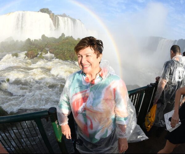 La directora del FMI recorre represa de Itaip煤 en el comienzo de su visita a Paraguay - Revista PLUS