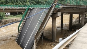 Al menos 15 muertos tras el derrumbe de un puente de una autopista en el centro de China - ADN Digital