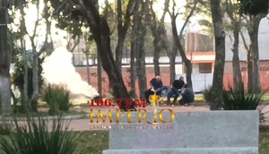 Vecinos reclaman de quema de basuras en plena plaza céntrica - Radio Imperio 106.7 FM