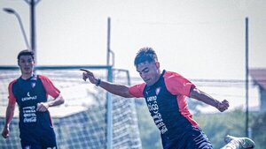 Cerro Porteño "se aclimata" en el Cardif para visitar a Paranaense