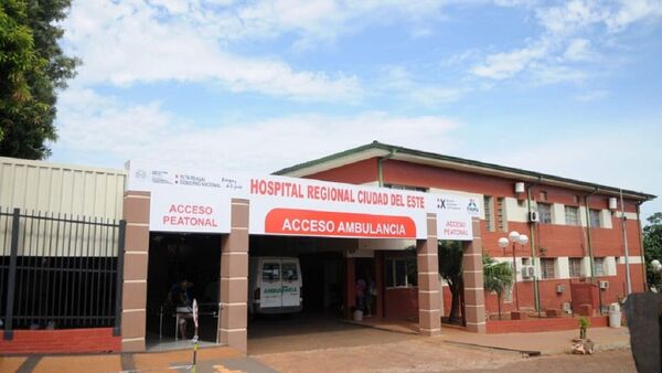 Paciente con cáncer fallece en un sillón del hospital de CDE