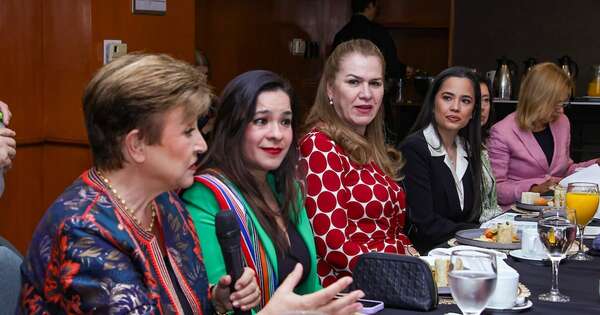 La Nación / Mujeres líderes compartieron experiencias de liderazgo con directora del FMI