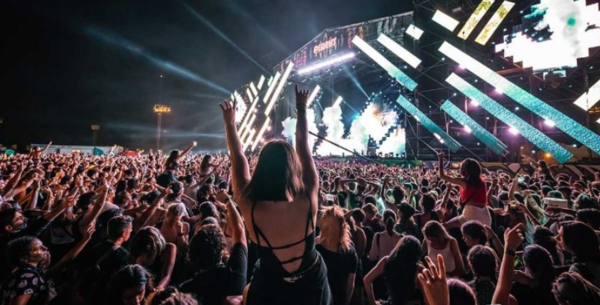 Condenan a hombre que estafó por casi tres millones de dólares haciéndose pasar por Justin Bieber y otros
