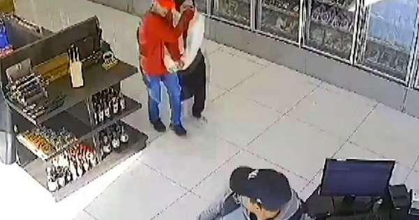 La Nación / Dos hombres asaltaron local comercial en PJC