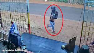 Video: hombre fue detenido tras atacar con machetes a personas y a la Policía en Capiatá - Policiales - ABC Color