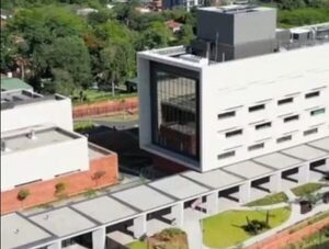 Detienen por resistencia a indocumentado que ingresó a la embajada de Estados Unidos · Radio Monumental 1080 AM
