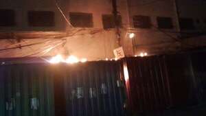 Susto en el Mercado 4: comerciantes controlaron otro principio de incendio - Policiales - ABC Color