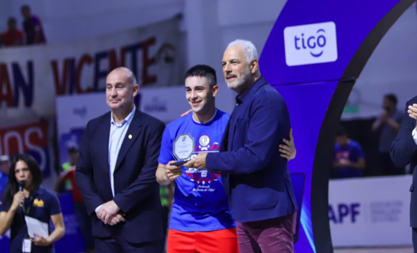 Versus / Zapag: “Hay que llegar a la final en la cancha y no por escritorio”