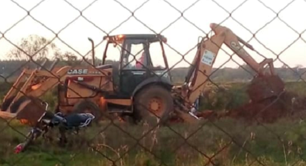 Municipalidad de Coronel Oviedo suspende usufructo de retro excavador a la Essap - Noticiero Paraguay