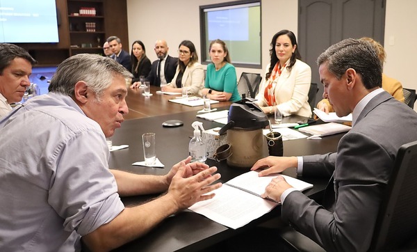 Santiago Peña anuncia las primeras 17 escuelas modelo del país - ADN Digital