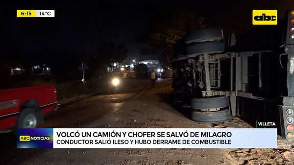 Video: Camión que transportaba carbón volcó en Villeta - ABC Noticias - ABC Color