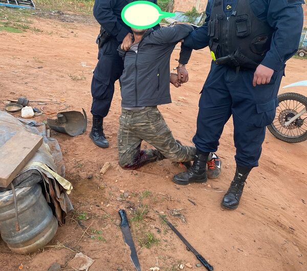 DETIENEN A HOMBRE QUE AMENAZÓ A SU VECINO Y A LA POLICÍA