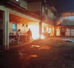 Indigente provoca incendio en el Hospital Regional de Ciudad del Este - La Clave