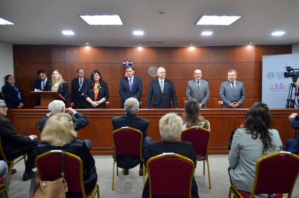Acto de juramento de miembros del Tribunal de Ética y Consejo Consultivo 