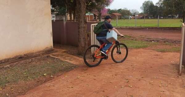 Diario HOY | Vacunador realiza su recorrido en bicicleta, lleva las vacunas a zonas alejadas