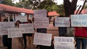 Alumnos denuncian hostigamiento de directora y toman colegio en Villa Hayes