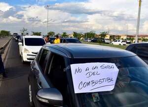 Conductores de plataformas quieren descuentos del combustible y se preparan para recibir autos eléctricos  - Nacionales - ABC Color