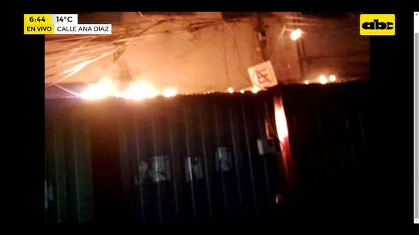 Mercado 4: comerciantes controlaron principio de incendio - ABC Noticias - ABC Color