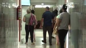 Murió en una silla mientras esperaba por una cama - SNT