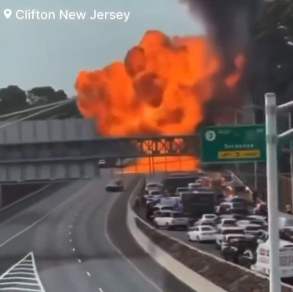 ¡Impactante! Camión explota en plena autopista de los EEUU - Megacadena - Diario Digital