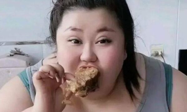 Muere influencer china de 24 años tras comer en exceso por 10 horas seguidas en un directo