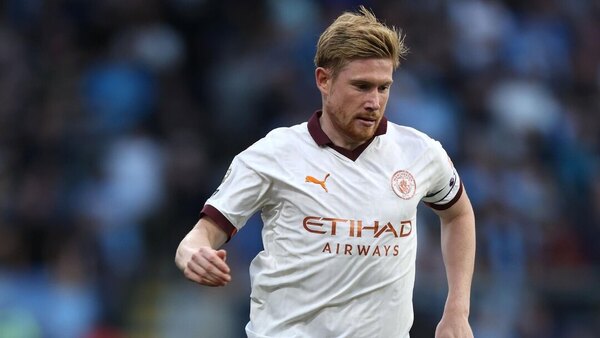 Versus / De Bruyne "no se va", dice Guardiola sobre rumores de salida hacia Arabia Saudita