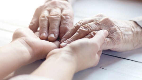 “Mi esposa dejó de dormir conmigo por hacerle compañía a su abuela”