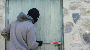 Solitario ladrón roba vivienda de locutor en Coronel Oviedo - OviedoPress