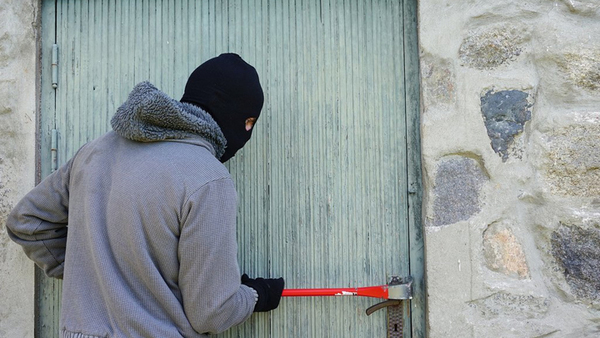 Solitario ladrón roba vivienda de locutor en Coronel Oviedo - OviedoPress