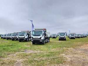 Compromiso con la región: IVECO fortalece su presencia en Paraguay con una importante entrega de camiones - Amigo Camionero