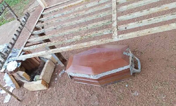 Abandonaron un cajón con huesos frente al cementerio de Santa Rosa del Aguaray – Prensa 5