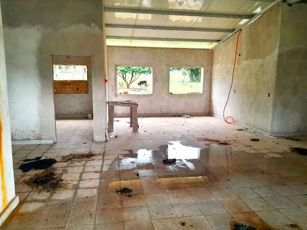 Construcciones de siete locales de USF en distritos de Paraguarí están abandonadas desde hace más de un año - Nacionales - ABC Color