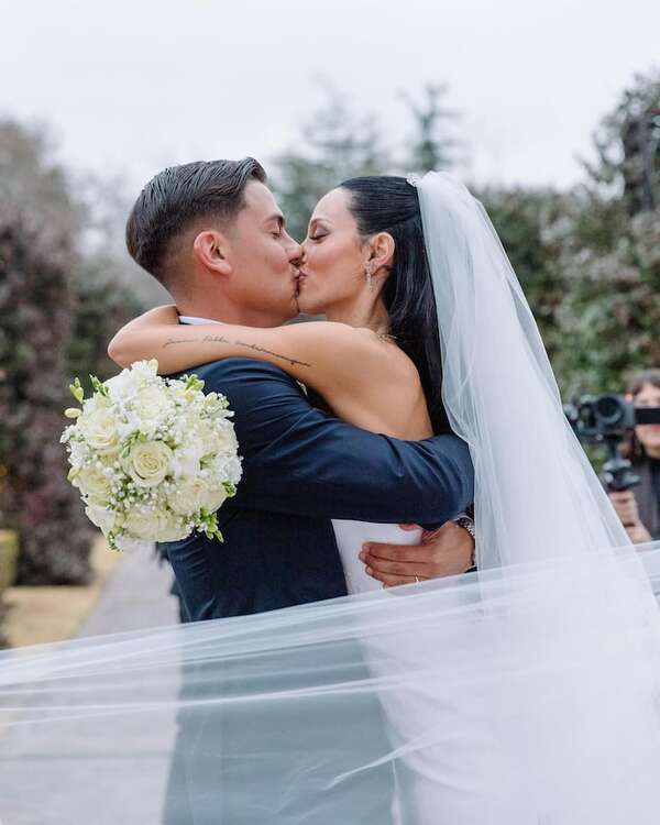 Oriana Sabatini y Paulo Dybala abrieron el álbum de su boda. ¡Mirá las fotos! - Gente - ABC Color