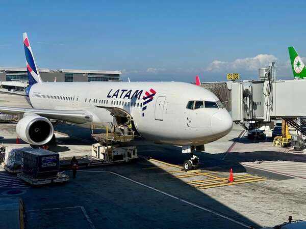 Video: así se dio el impacto de un ave contra el avión de Latam - Nacionales - ABC Color