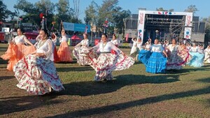 Danza de la botella se lució en el ruedo central de la Expo