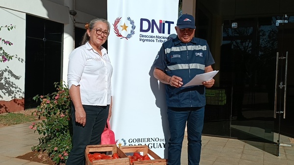 Donan Tomates Incautados por Contrabando a Instituciones y Centros Comunitarios