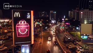 Revolución urbana: JWF captura a los consumidores paraguayos con sus pantallas con publicidad 3D anamorphic