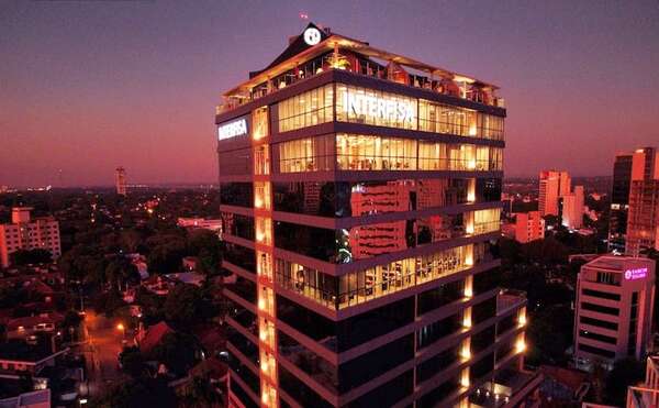Interfisa Banco celebra 45 años de confianza, profesionalismo y evolución continua - Brand Lab - ABC Color