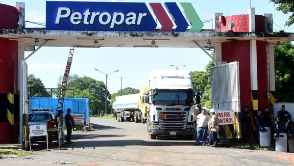 Naftas no subirían hasta fines de agosto, según Petropar