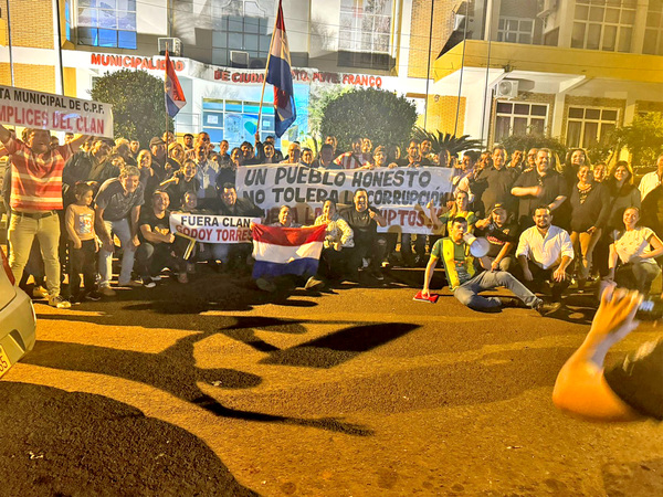 Con grito de “fuera clan Godoy-Torres”, franqueños repudian corrupción - La Clave