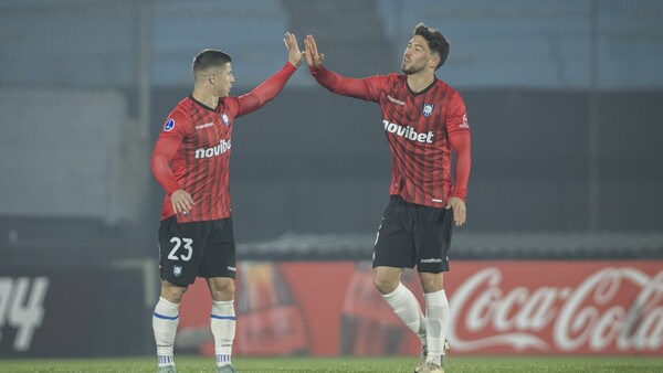 Huachipato se agiganta en Montevideo y avanza a los octavos de la Sudamericana