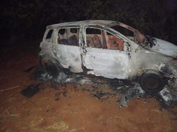Incendio consumió por completo un automóvil en Barrero Guazú