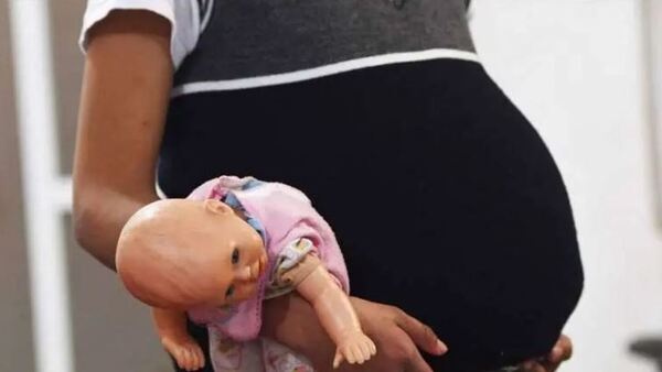 Adolescente embarazada de mellizos falleció por infección