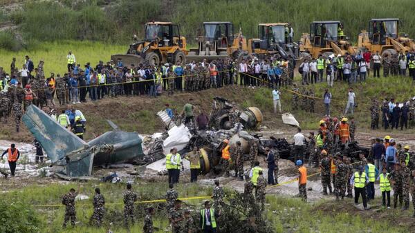 Al menos cinco muertos al estrellarse un avión con 19 personas a bordo en Nepal