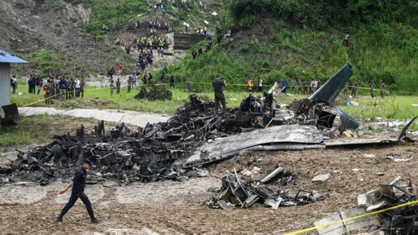 Avión se estrelló y solo el piloto sobrevivió