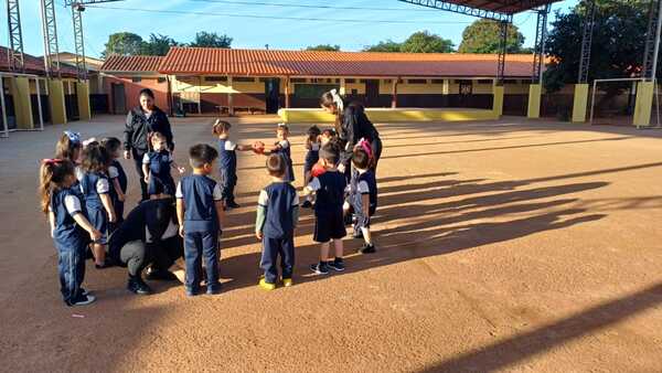 Junta Municipal pide al intendente Cano que busque recurso para reparar escuela - La Clave