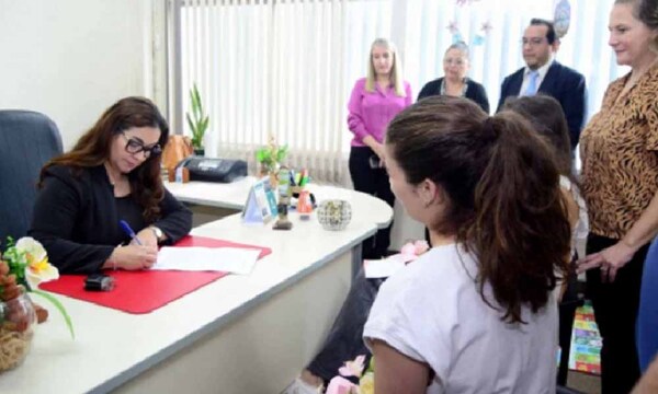 Jueza autoriza adopción legal de mellizas mayores de edad – Prensa 5