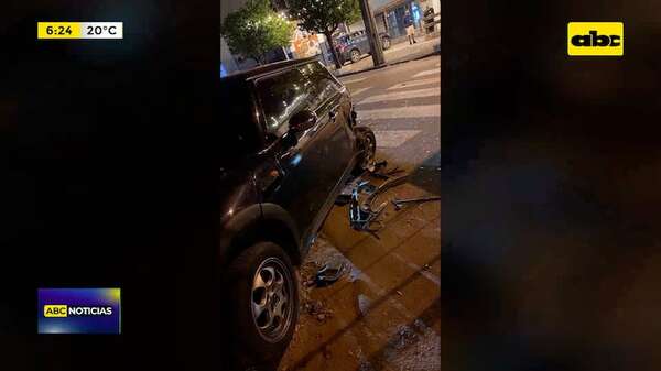 Video: Conductor ebrio chocó y luego volcó su vehículo - ABC Noticias - ABC Color