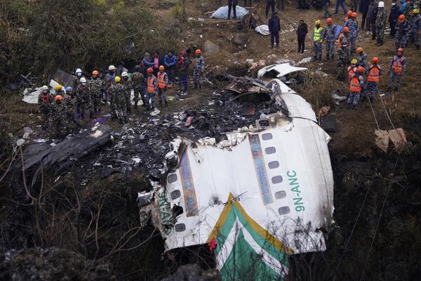 Un avión se estrelló en Nepal y el piloto es el único sobreviviente
